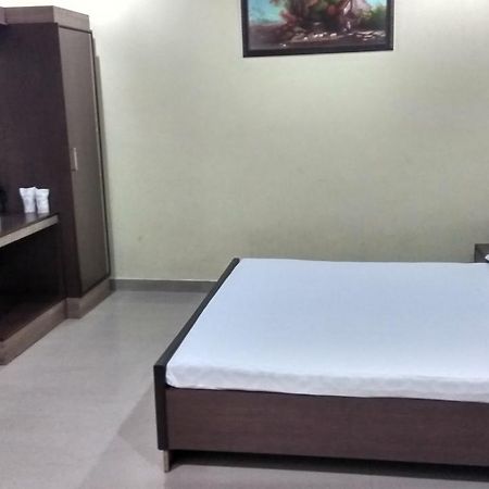 Hotel Varsa Dibrugarh Buitenkant foto