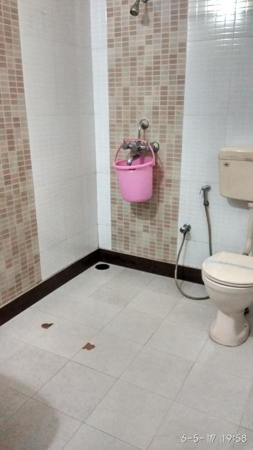 Hotel Varsa Dibrugarh Buitenkant foto