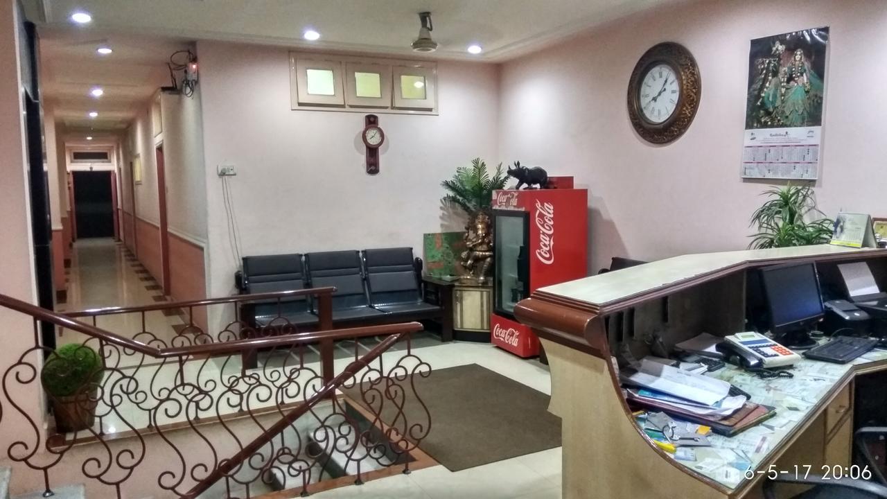Hotel Varsa Dibrugarh Buitenkant foto