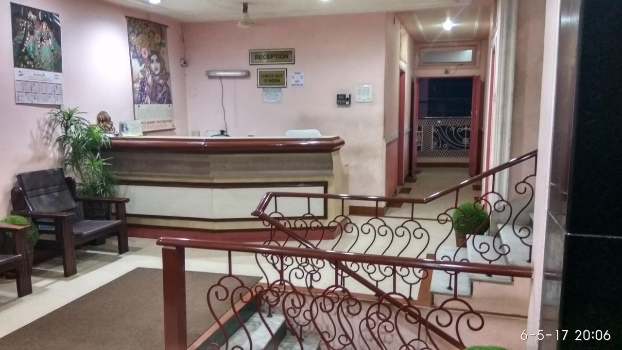 Hotel Varsa Dibrugarh Buitenkant foto