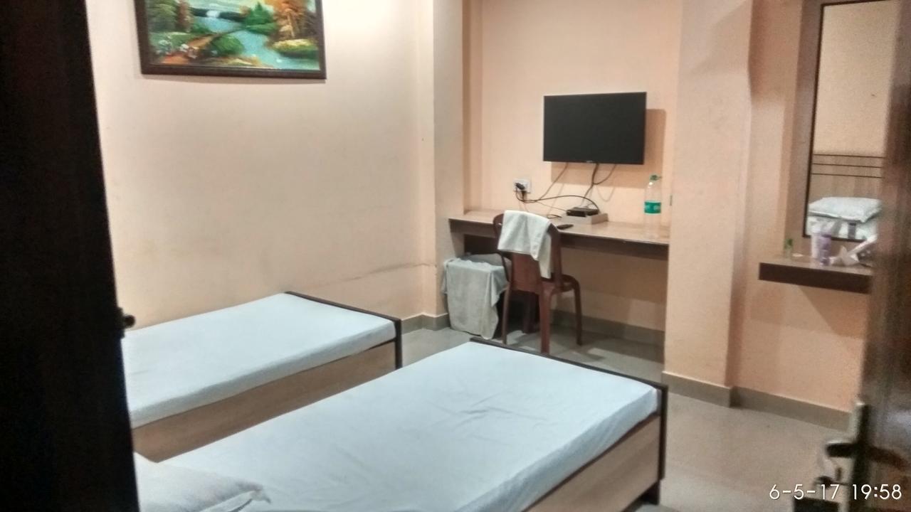 Hotel Varsa Dibrugarh Buitenkant foto